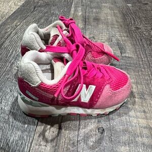 Baby retro new balance tennis shoes. Pink